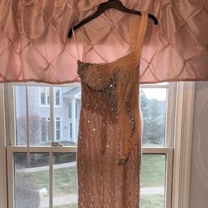 Elegant One-Shoulder Gown with Sequins